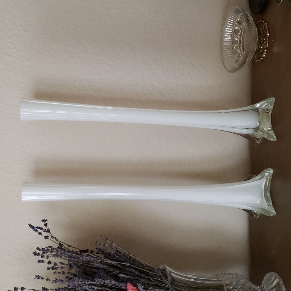 Vintage white glass eiffel tower vase